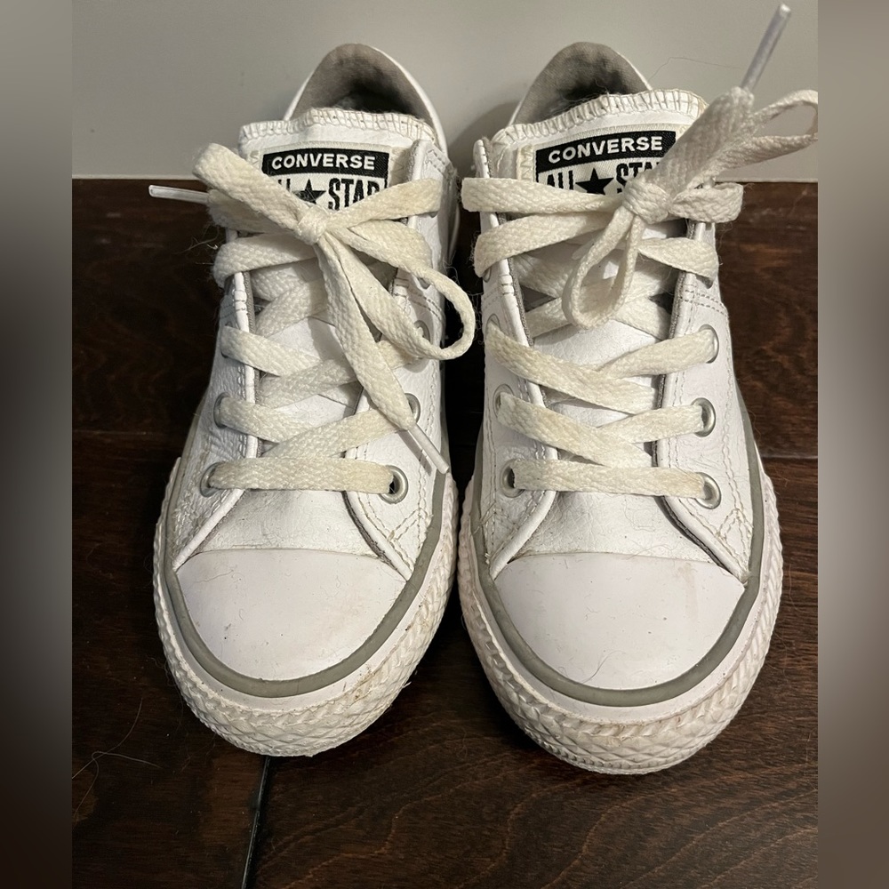 Converse All Star Kids sz 12 Leather